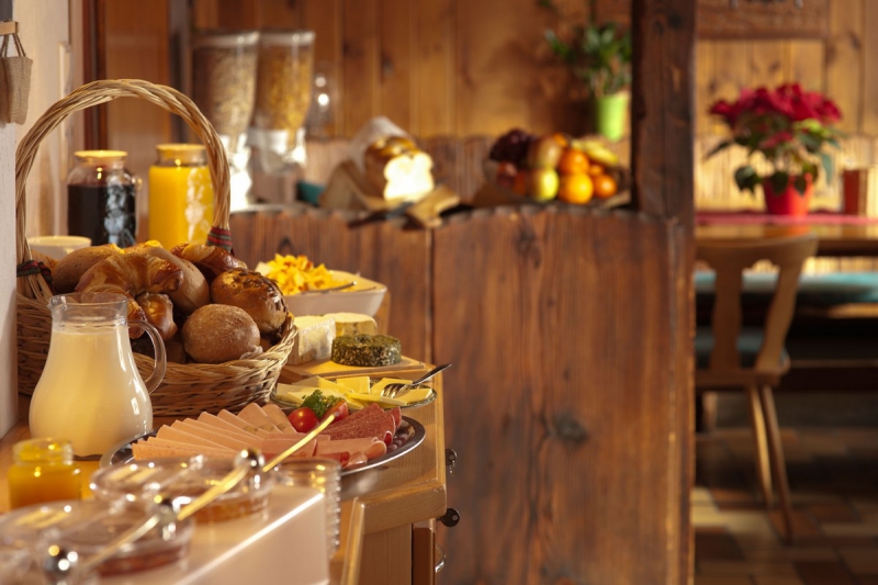 boulangerie-LE LUC-min_breakfast_buffet_food_restaurant_meal_hotel_plate_fresh-718745